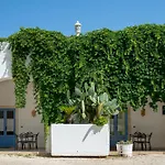 Masseria La Macchiola & Corti Del Mito Спонгано